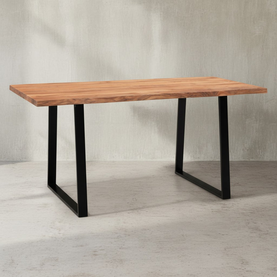Schreibtisch mit Arbeitsfläche aus Akazienholz - Goldbraune Platte mit Baumkante für kleine Räume von Kadima Design_