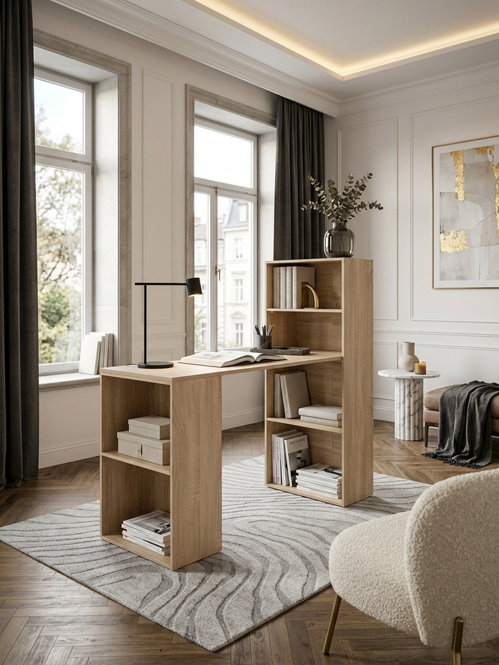 Eleganter Schreibtisch mit Regal in Sonoma Eiche im modernen Home Office. Der 120x120x53 cm große Computertisch bietet mit seinen offenen Ablagefächern viel Stauraum am Arbeitsplatz._