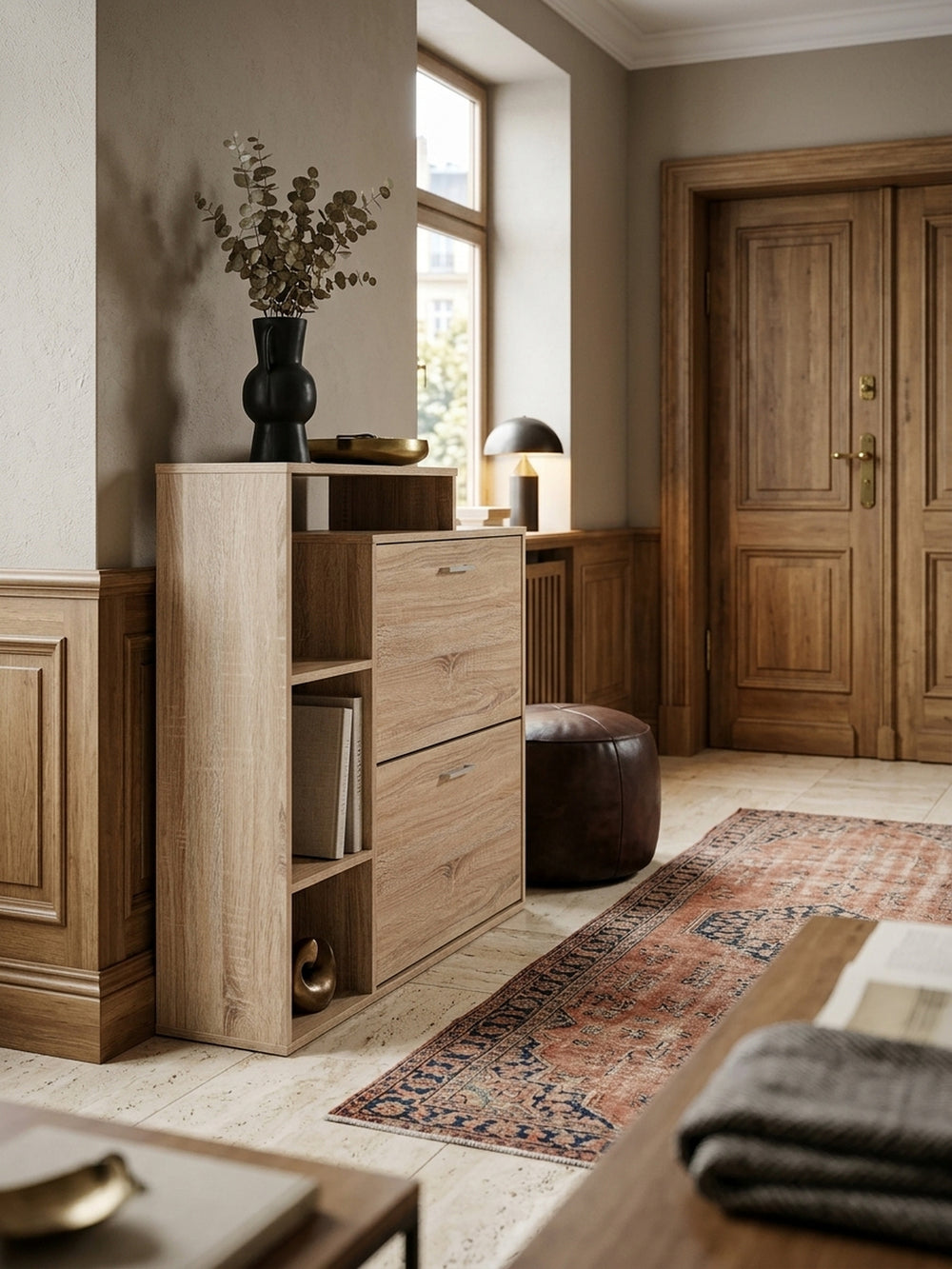 Regal aus Eiche Massivholz in modernem Flur mit Teppich und stimmungsvoller Beleuchtung 85x24x93 cm_