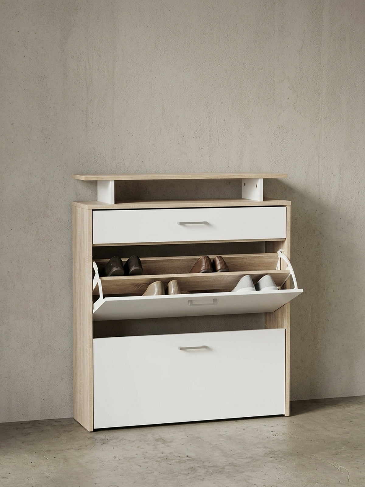 MDF (Holzwerkstoff) mit Melaminbeschichtung aus Eiche Massivholz mit Schublade auf neutralem Betonhintergrund Frontalansicht 80x24x95 cm