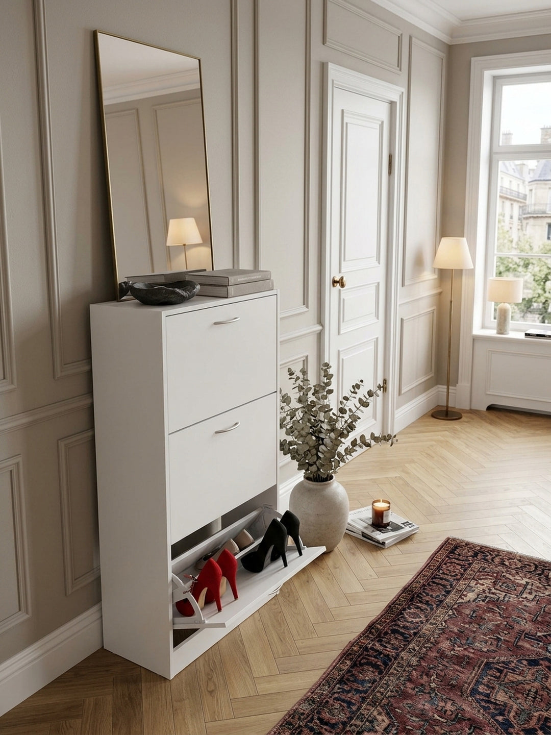 Schuhschrank Eiche Massivholz 50x24x125 cm in stilvoller Eingangsbereich-Einrichtung mit Dekoration und Accessoires aus der Vogelperspektive_