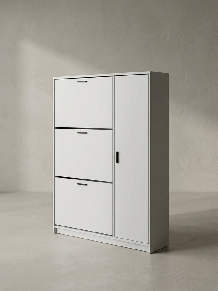 Geöffneter Schuhkipper in Weiß, der das Innenleben mit zwei Fächern pro Klappe für bis zu 12 Paar Schuhe übersichtlich darstellt._