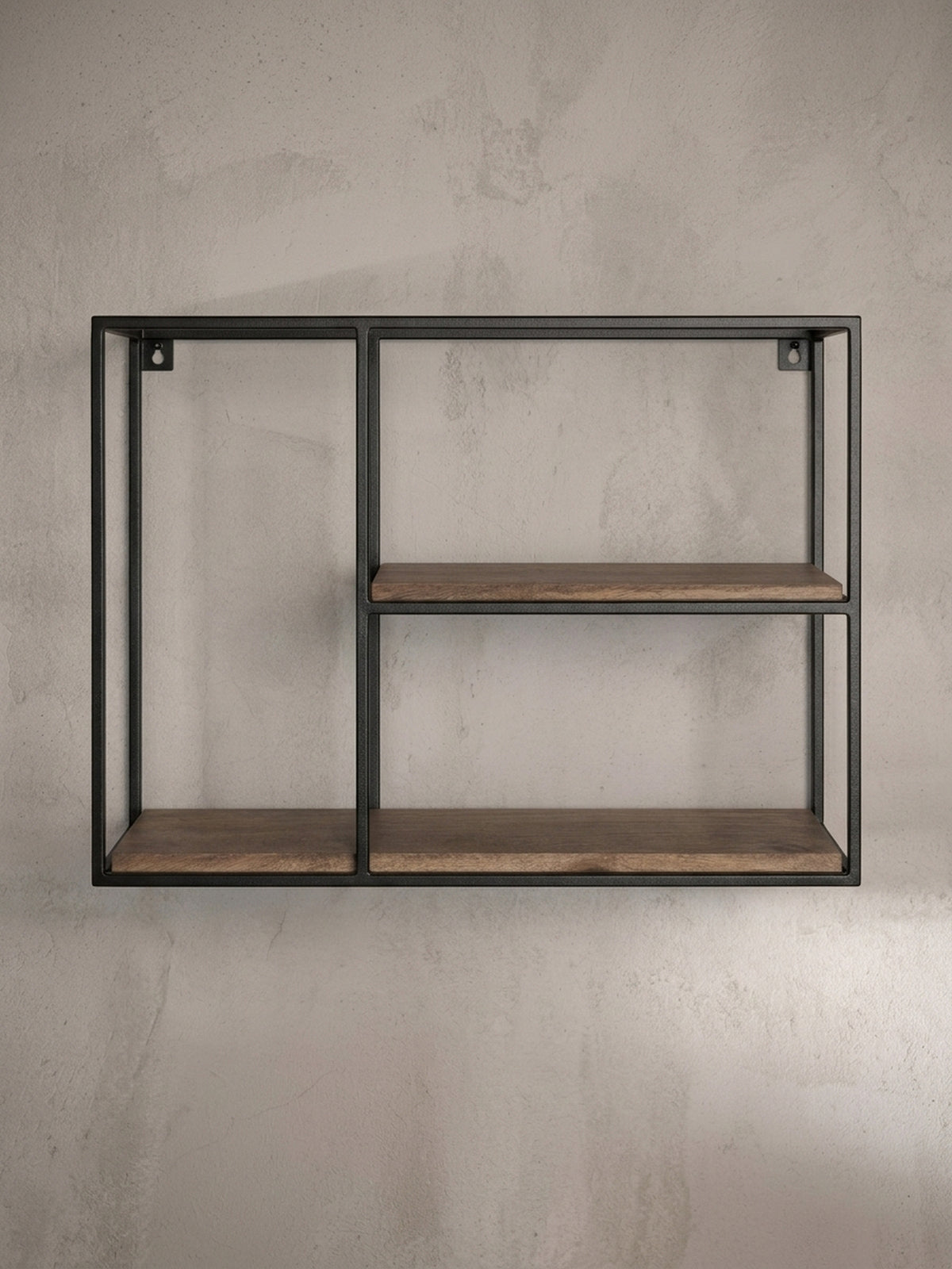 Seitenansicht des Industrial-Wandregals, die die geringe Tiefe von 18 cm und die filigrane Silhouette des Metallgestells hervorhebt._