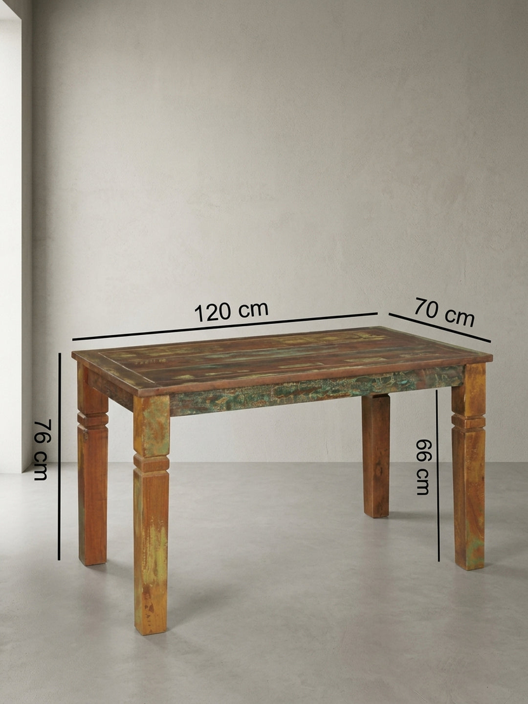 Seitenprofil des rechteckigen Küchentisches aus Bootsholz mit 76cm Standardhöhe. Die stabile Konstruktion des Mango Massivholzes sorgt für Langlebigkeit im täglichen Esszimmer Gebrauch._