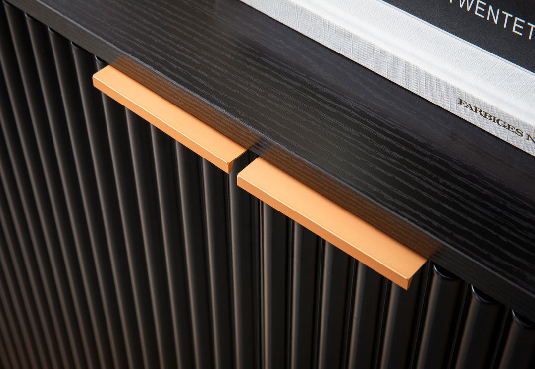 Sideboard – Schwarz/Eiche-Dekor, 150x81x39 cm, mit Türen, Metallbeine