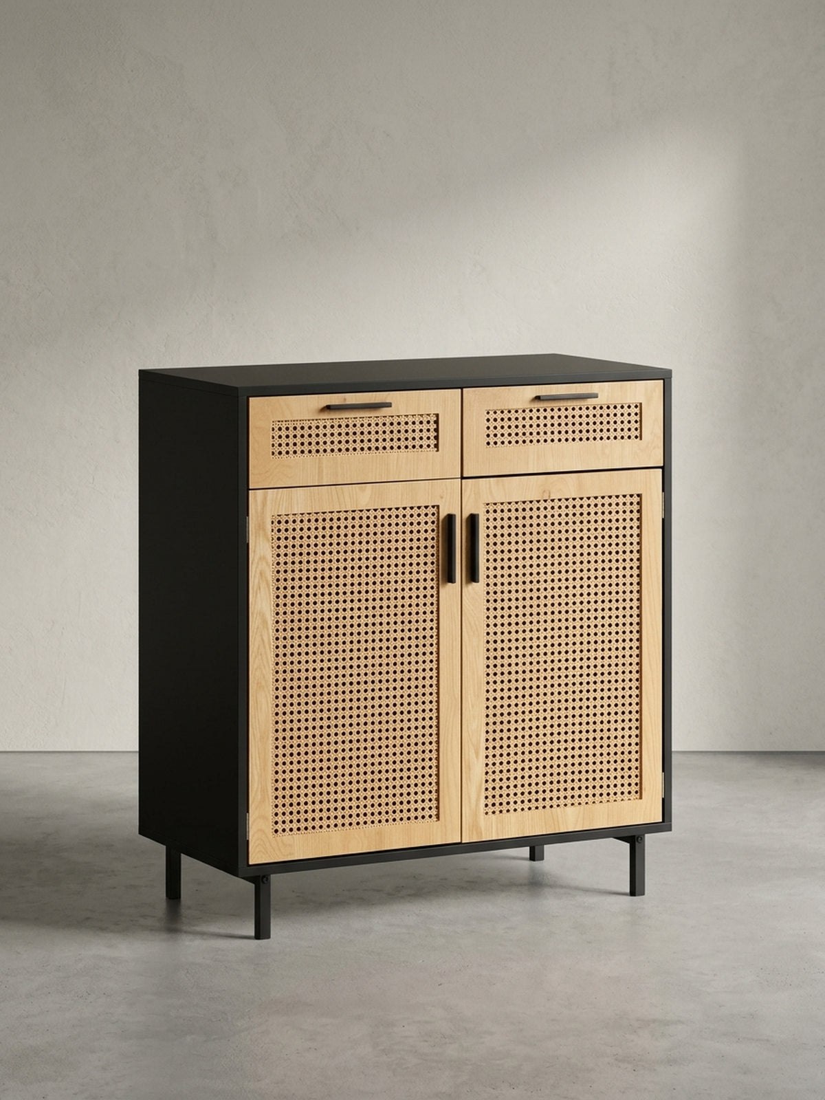 Frontansicht der Kommode 80x87 cm in Schwarz und Eiche mit Wiener Geflecht, freigestellt vor weißem Hintergrund zur klaren Produktbetrachtung.