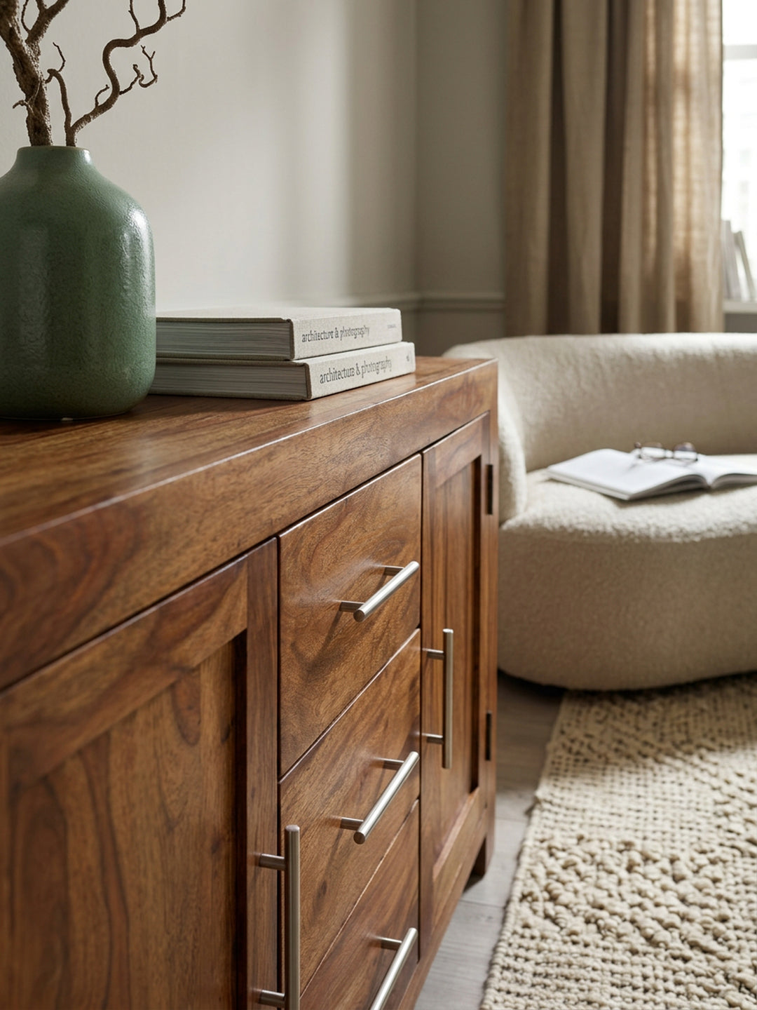 Elegantes Sideboard Sheesham_ 3 Schubladen_ 2 Türen_ Landhaus-Stil - KADIMA DESIGN_Größe_ 118x40x70 cm_