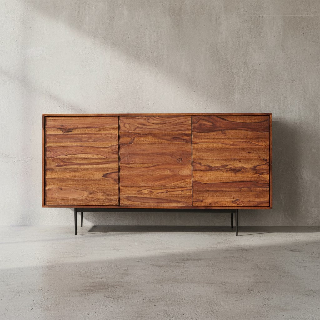 Charmantes Sheesham Sideboard_ 150 cm Breit_ 3 Türen_ Ideal für moderne Wohnräume - KADIMA DESIGN_Größe_ 150x41x81 cm_