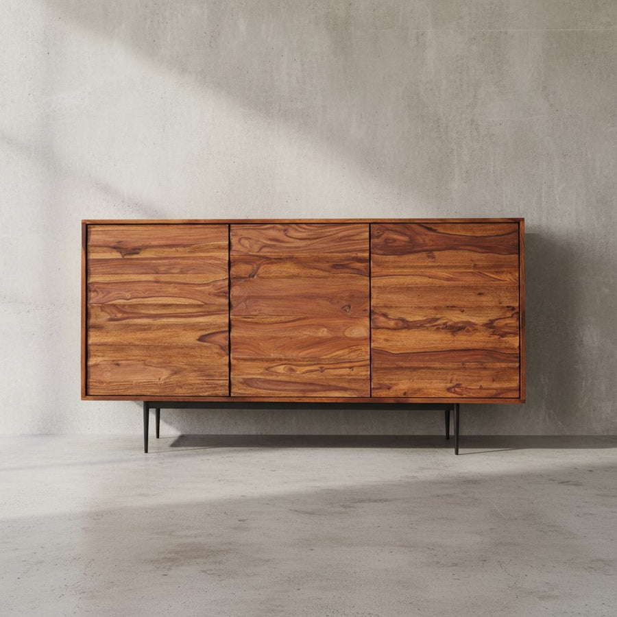 Charmantes Sheesham Sideboard_ 150 cm Breit_ 3 Türen_ Ideal für moderne Wohnräume - KADIMA DESIGN_Größe_ 150x41x81 cm_