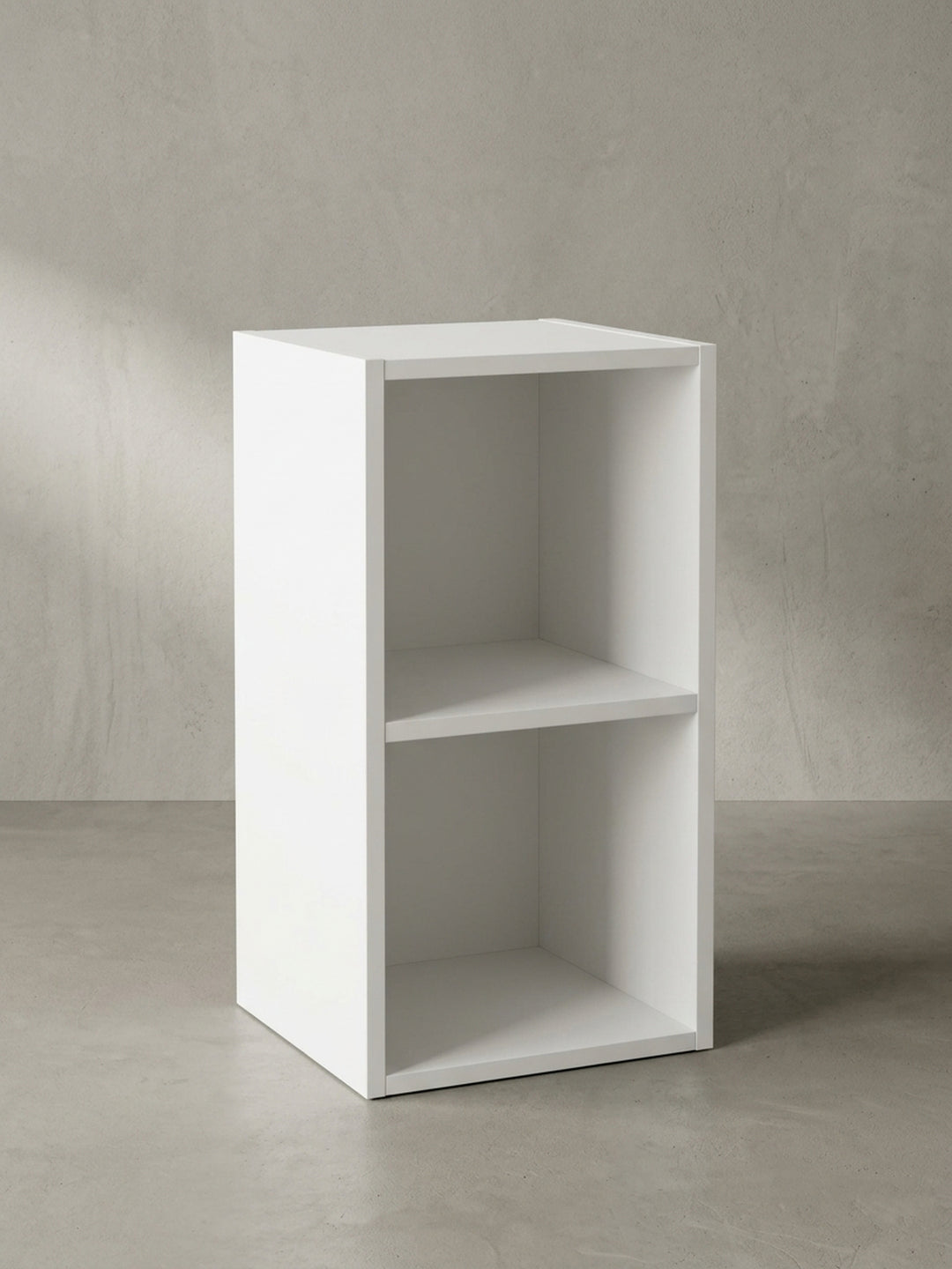 Frontale Ansicht des kompakten Standregals in Weiß mit den exakten Maßen 30x60x30 cm vor neutralem Hintergrund._