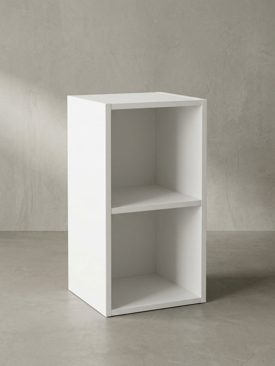 Frontale Ansicht des kompakten Standregals in Weiß mit den exakten Maßen 30x60x30 cm vor neutralem Hintergrund._