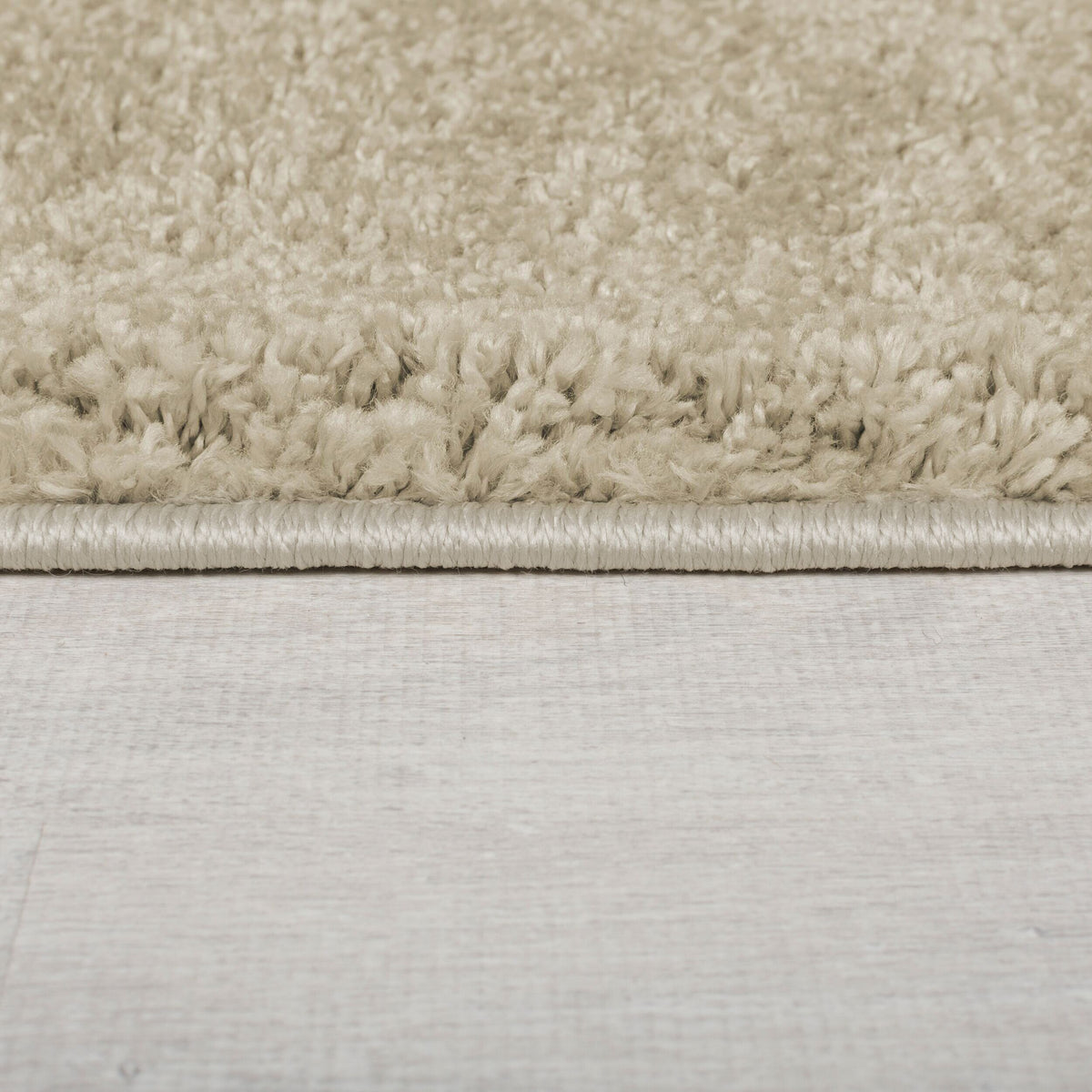 Strapazierfähiger und kuscheliger Hochflor-Teppich_Beige_Quadratisch_
