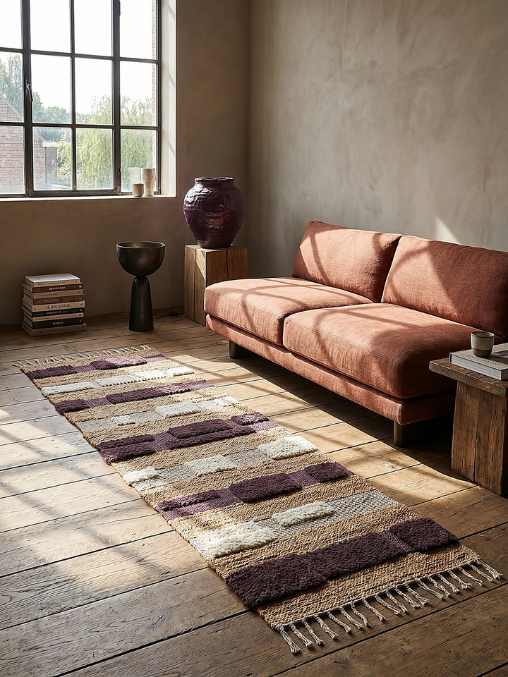 Teppich Natur-Lila Läufer im Wohnzimmer mit Couchtisch und Wohnaccessoires Wohnidee skandinavisch modern_