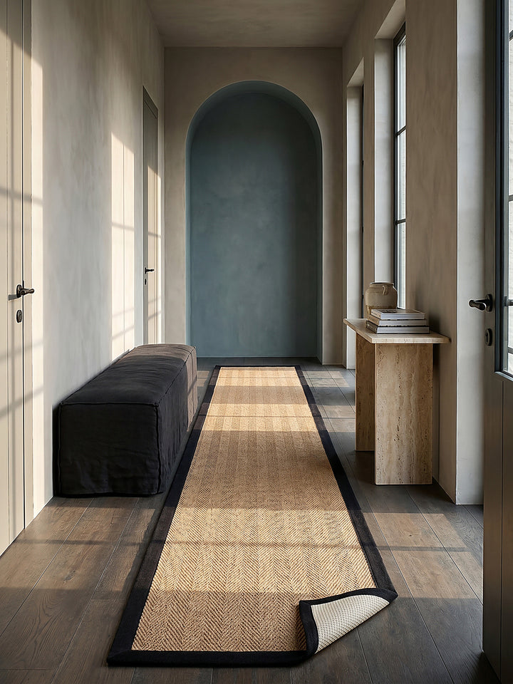Teppich Braun-Schwarz Läufer im modernen Wohnzimmer_
