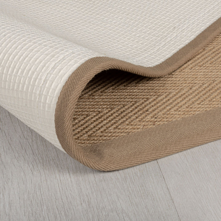 Jute-Teppich mit Fischgrätenmuster und Bordüre TRENT KIRA_Rechteckig_