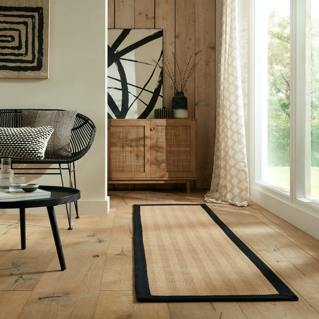 Jute-Teppich mit Fischgrätenmuster und Bordüre TRENT KIRA_Läufer_