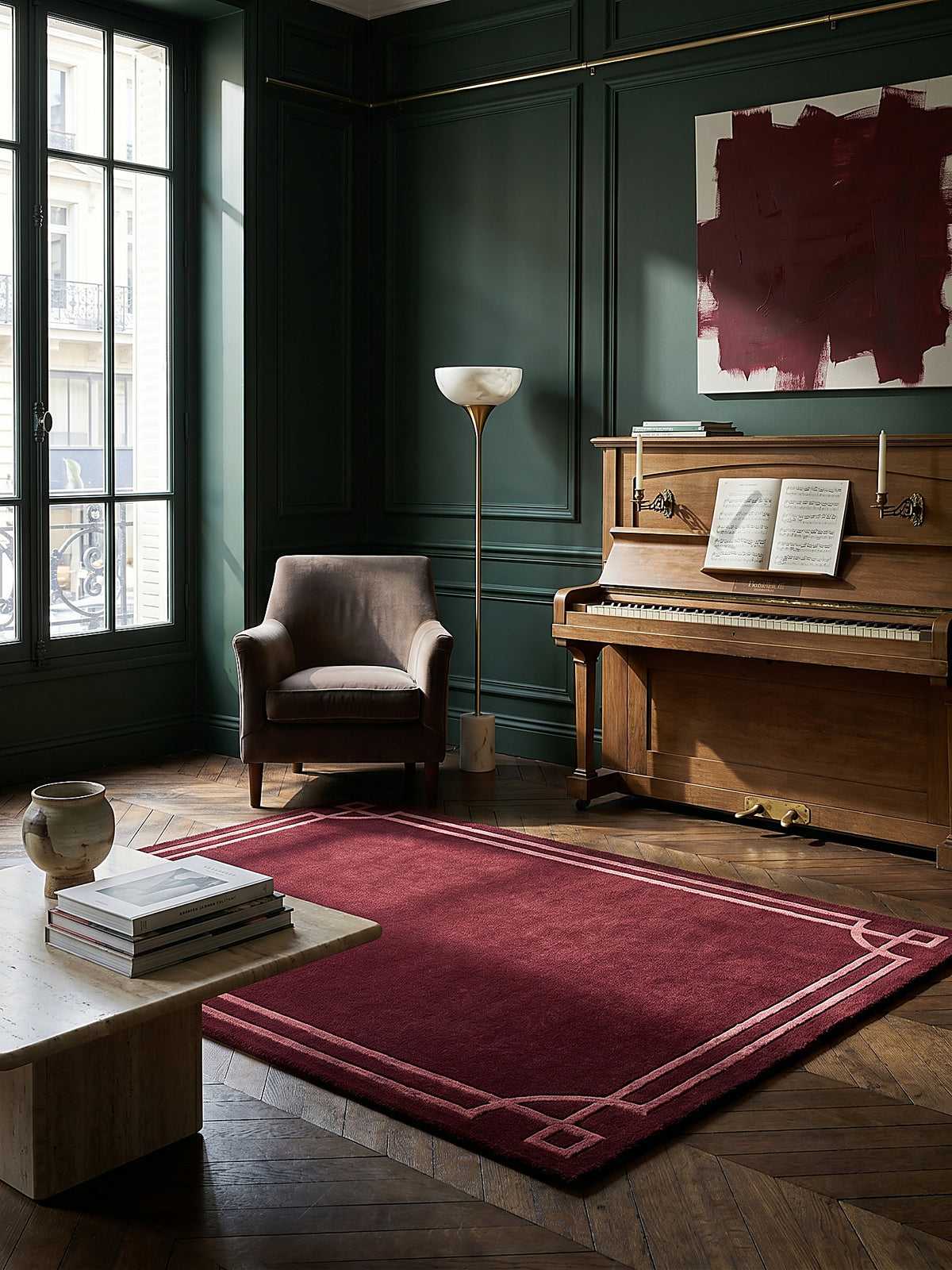 Teppich Rot rechteckig im Wohnzimmer mit Couchtisch und Wohnaccessoires Wohnidee skandinavisch modern_