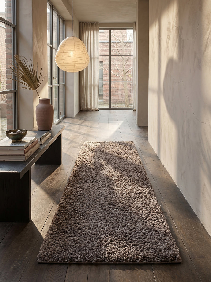 Teppich Taupe Läufer im modernen Wohnzimmer_