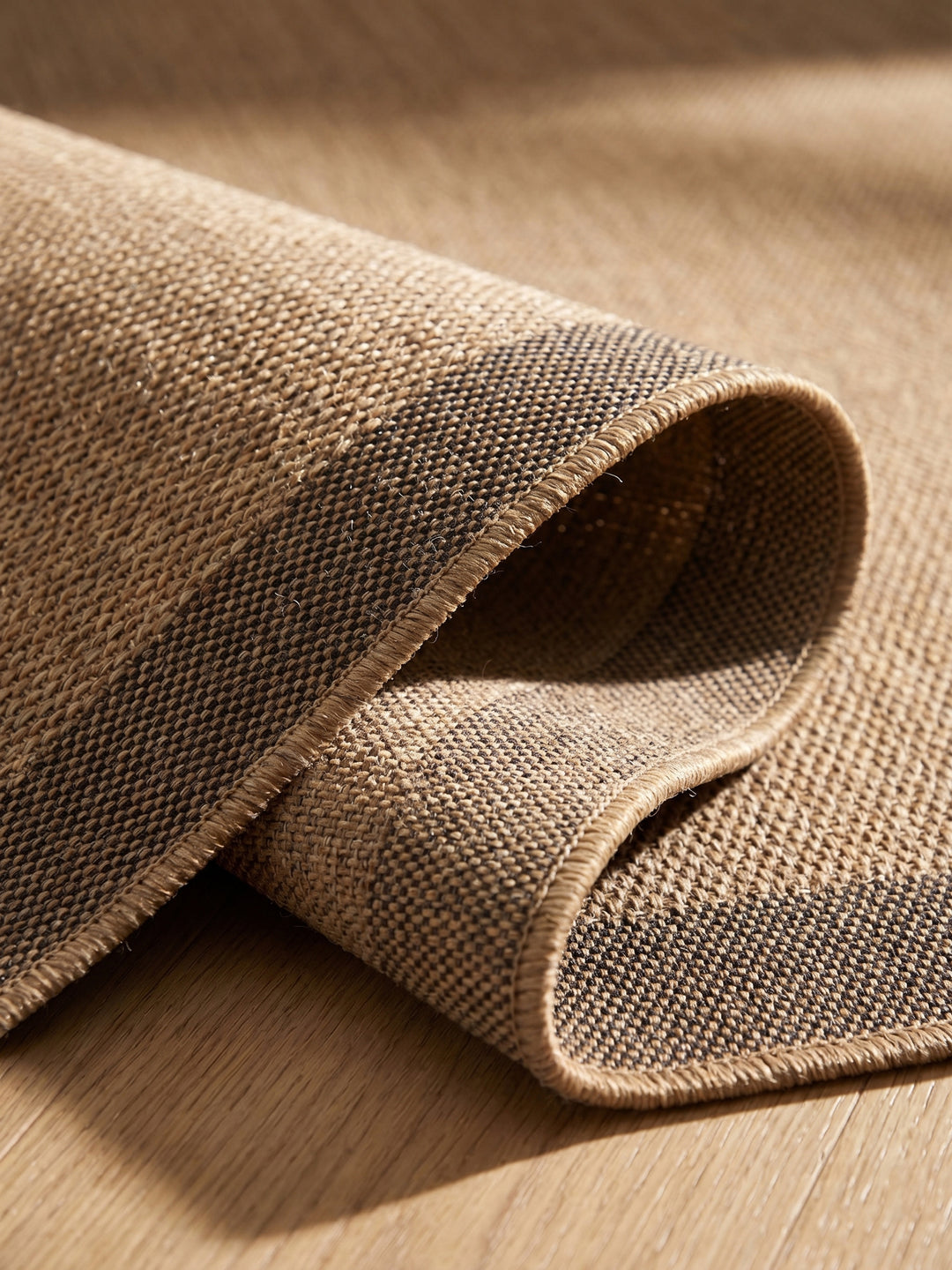 Teppich Beige rund Kante Rückseite_