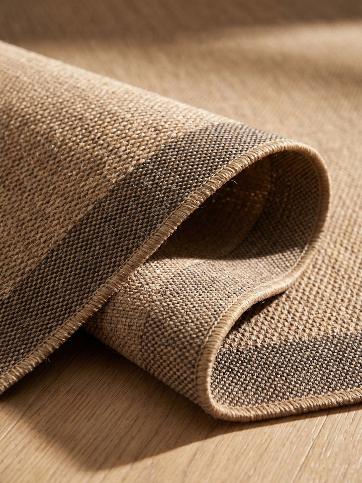 Teppich Beige rund Kante Rückseite_
