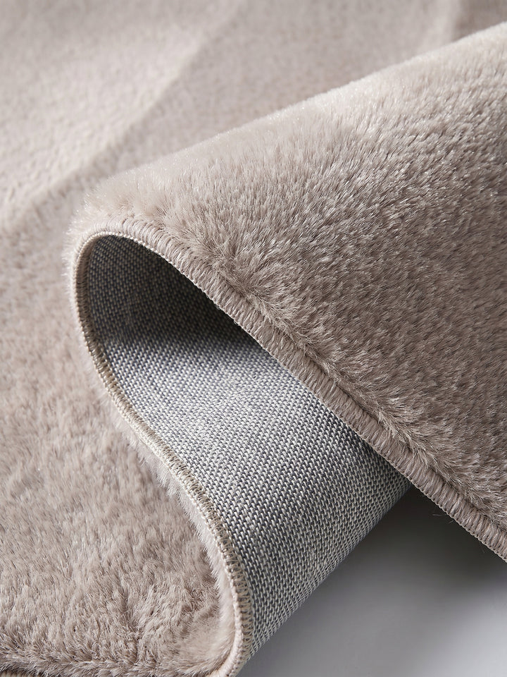 Teppich Beige Kante Verarbeitung_