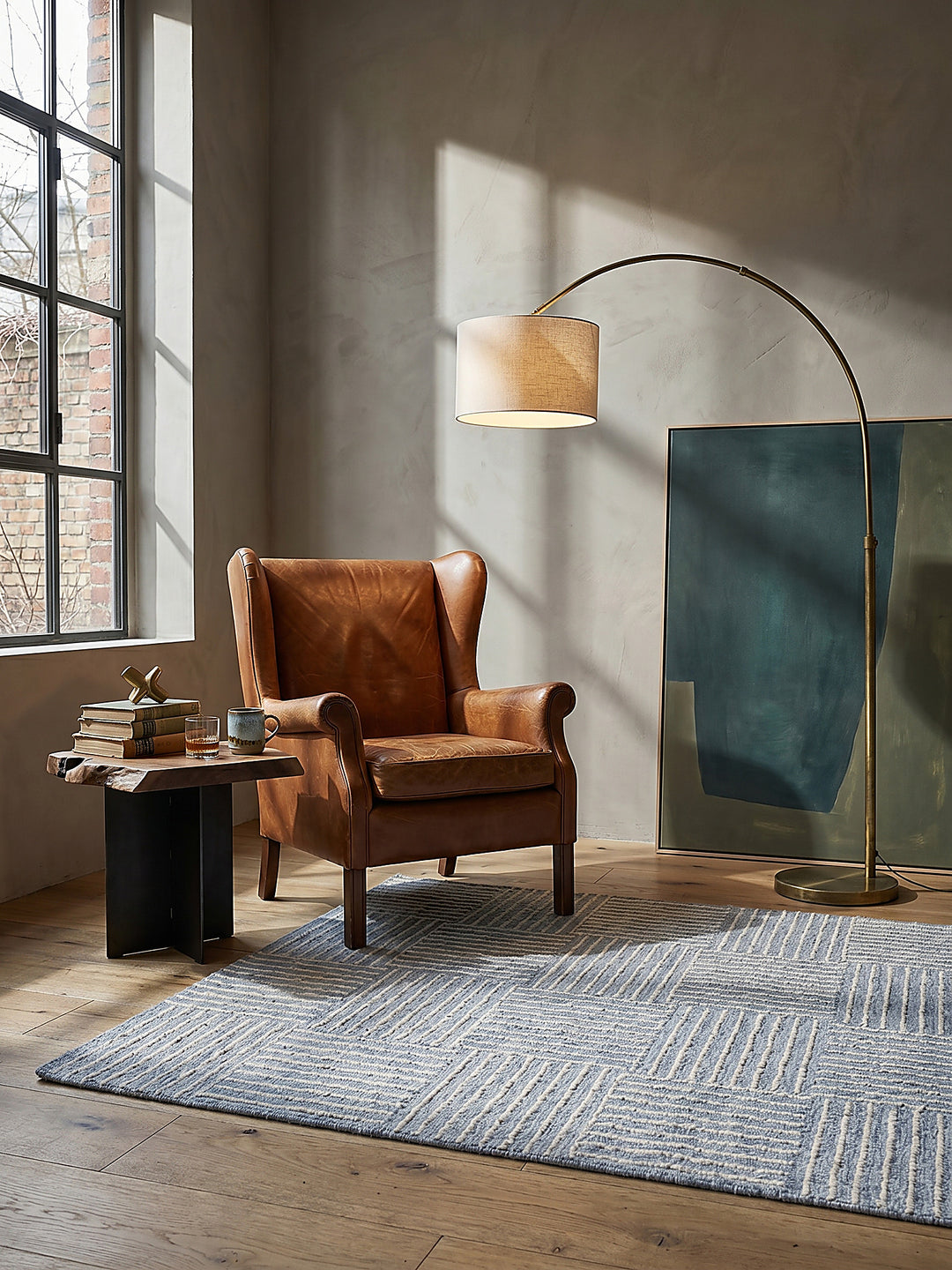 Teppich Blau rechteckig im Wohnzimmer mit Couchtisch und Wohnaccessoires Wohnidee skandinavisch modern_
