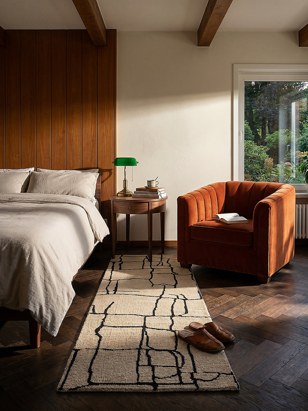 Teppich Creme-Schwarz Läufer im Wohnzimmer mit Couchtisch und Wohnaccessoires Wohnidee skandinavisch modern_
