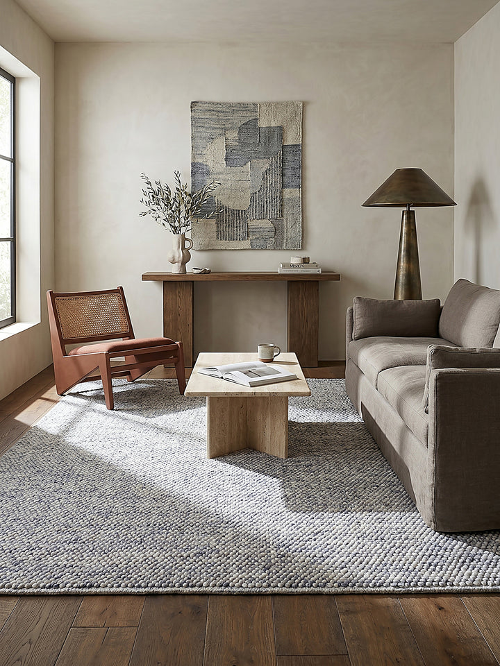 Teppich Hellblau rechteckig im Wohnzimmer mit Couchtisch und Wohnaccessoires Wohnidee skandinavisch modern_