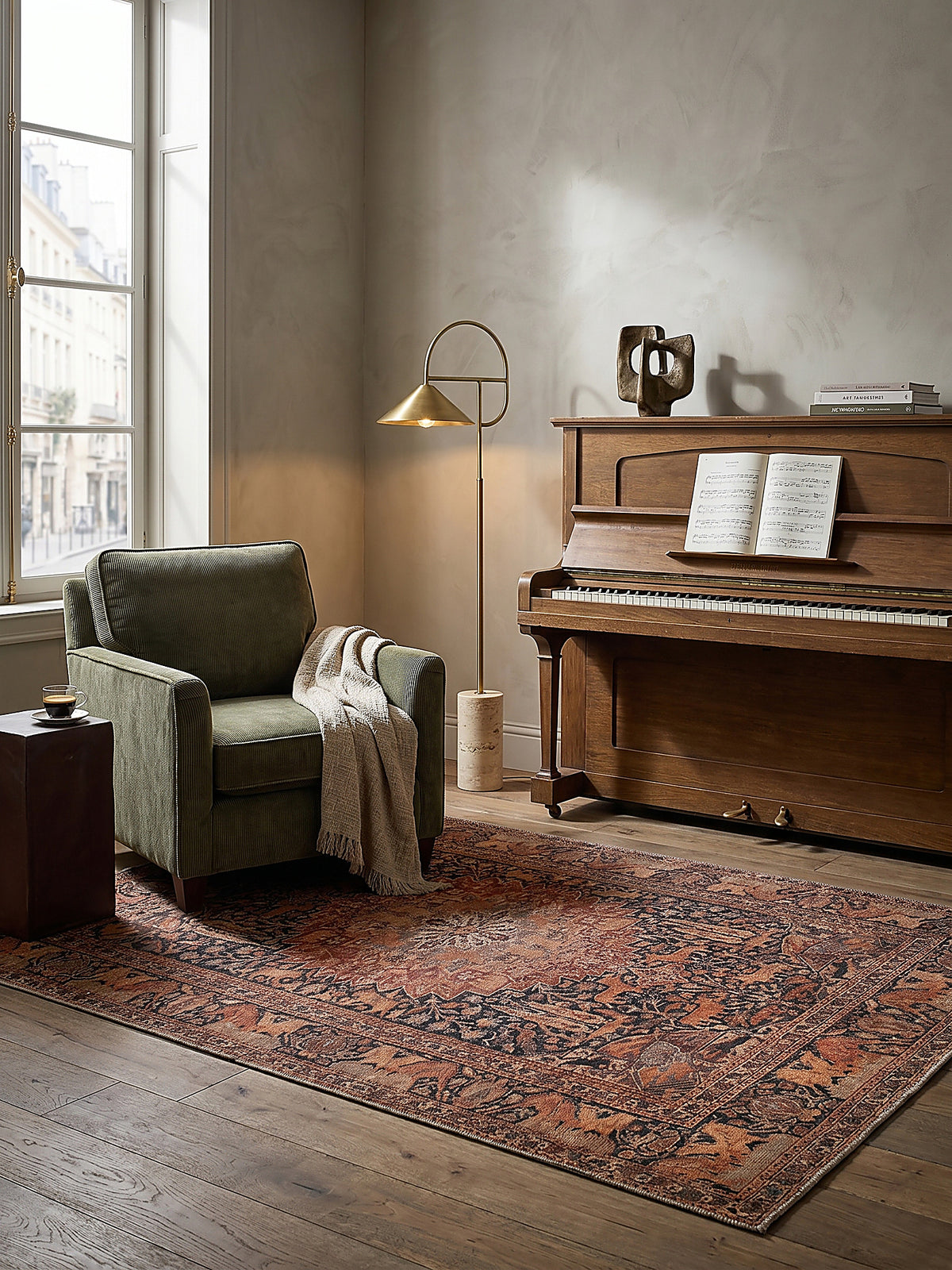Teppich Rot rechteckig im Wohnzimmer mit Couchtisch und Wohnaccessoires Wohnidee skandinavisch modern