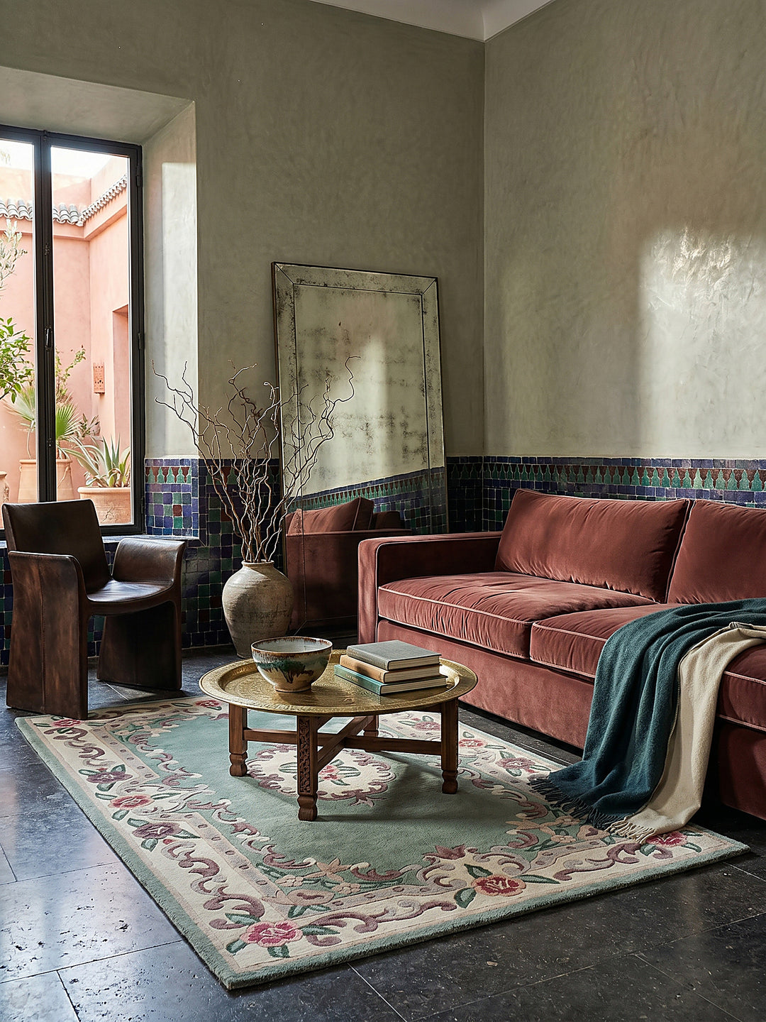 Teppich Grün-Beige rechteckig Editorial Styling_