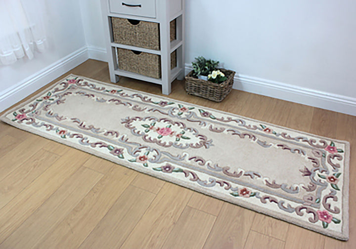 Traditioneller Wollteppich mit handgeschnitzten Details_Braun-Beige_Läufer_