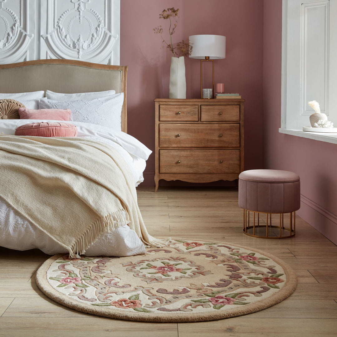Traditioneller Wollteppich mit handgeschnitzten Details_Braun-Beige_Rund_