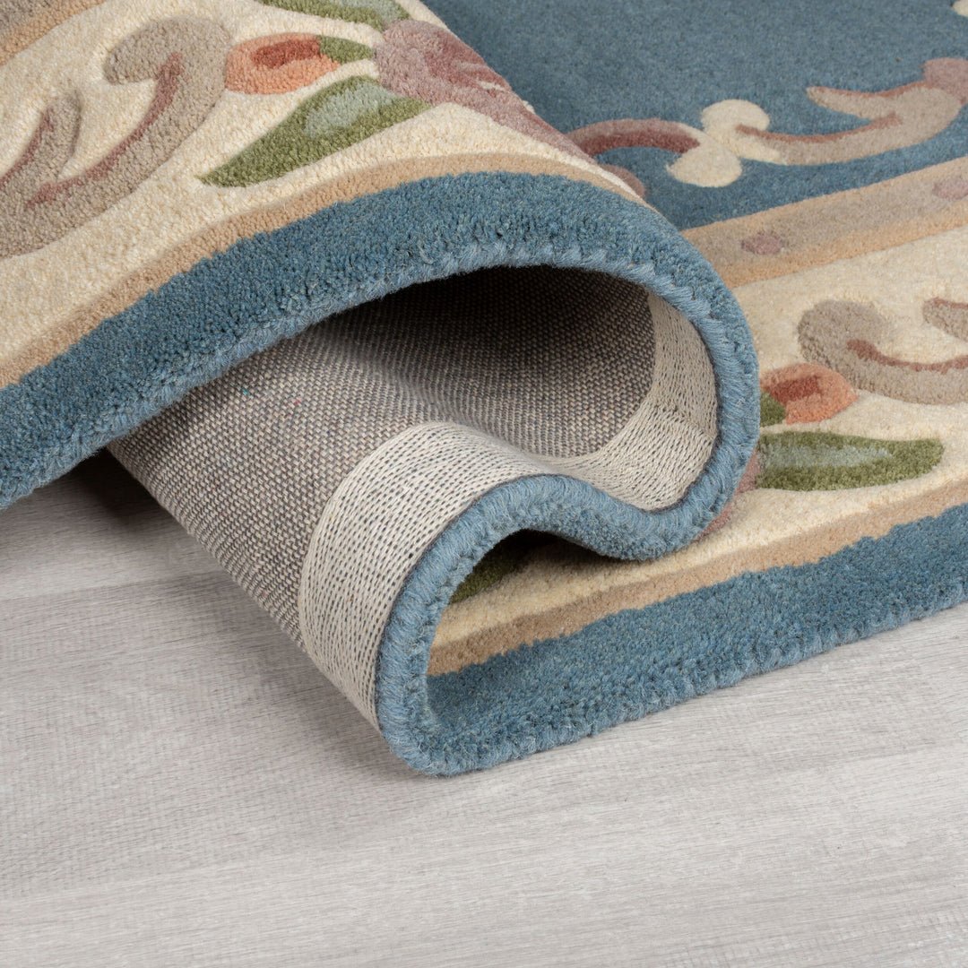 Traditioneller Wollteppich BEAULY mit Handgeschnitzten Details von Kadima Design_Blau-Beige_#sku_BARK503119310706-BARK503119310785-BARK503119310837#