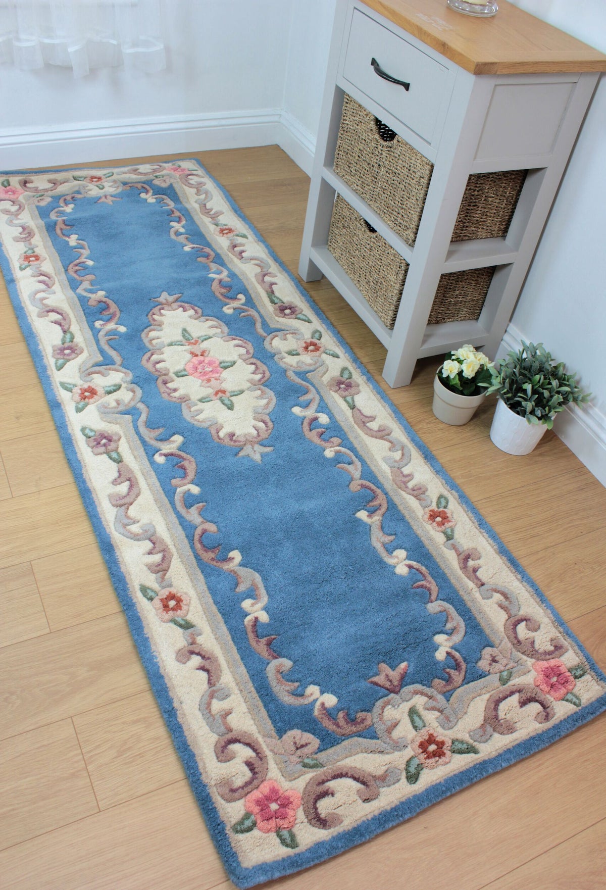 Traditioneller Wollteppich mit handgeschnitzten Details_Blau-Beige_Läufer_