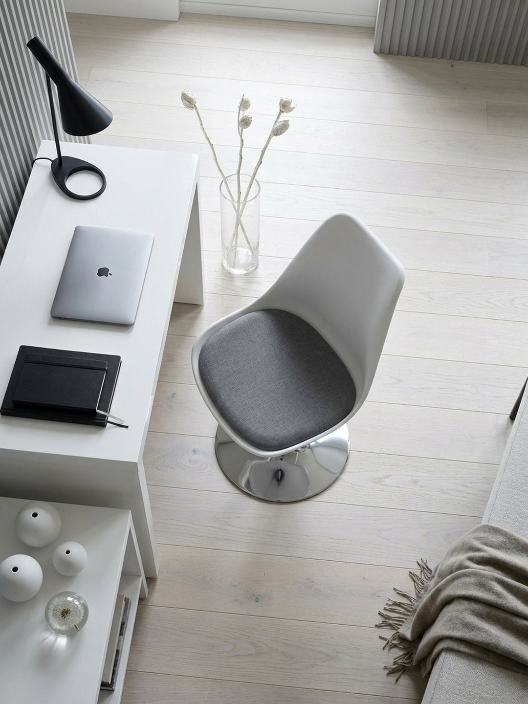 Bürostuhl Stoff weiß 46x46x88 cm Wohnidee Home Office Einrichtungsidee stilvoll kombinieren mit Höhenverstellung Design Möbel Inspiration Wohnen Interior Zuhause Wohnzimmer modern hochwertig_