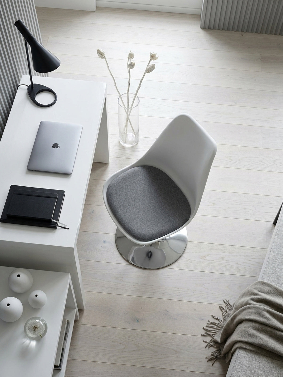 Bürostuhl Stoff weiß 46x46x88 cm Wohnidee Home Office Einrichtungsidee stilvoll kombinieren mit Höhenverstellung Design Möbel Inspiration Wohnen Interior Zuhause Wohnzimmer modern hochwertig