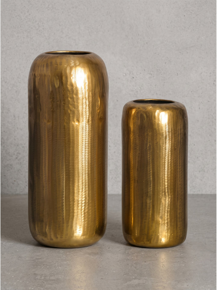 Deko Vase 2er Set Aluminium Gold Zylinder Blumenvase modern freigestellt vor weißem Hintergrund_
