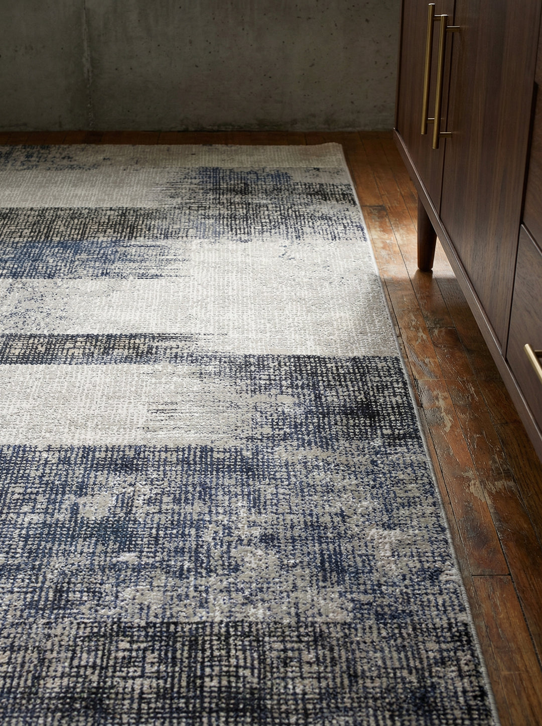 Velours-Teppich mit Abstraktes Geometriemuster_Dunkelblau_Pflegeleicht &amp; Rutschfest - TIBER-Orte_