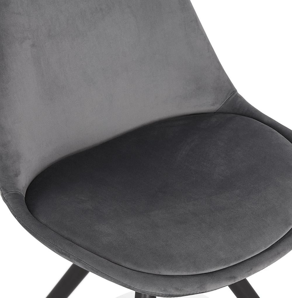 Grauer Retrostuhl mit schwarzen Beinen - 44 cm Sitzbreite für Wohnbereich von Kadima Design_