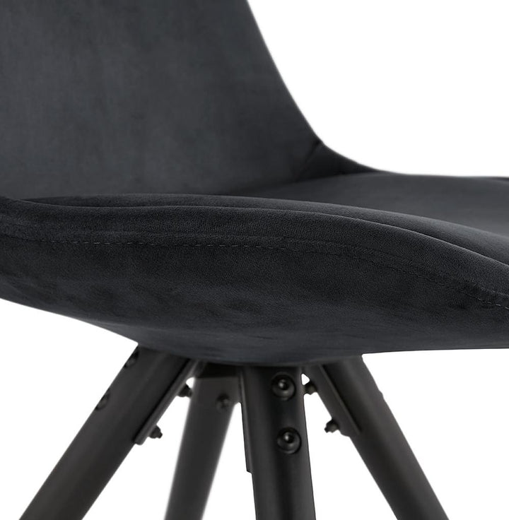 Designer Stuhl in Schwarz - hohe Rückenlehne für bequemes Sitzen von Kadima Design_