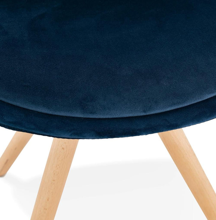 Esszimmerstuhl Blau - gepolsterte Form mit Naturholzbeinen von Kadima Design_