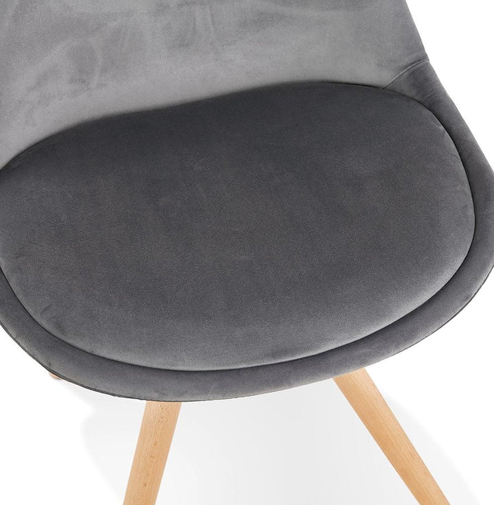 Grauer Retrosessel - helle Holzbeine und 44 cm Sitzbreite von Kadima Design_