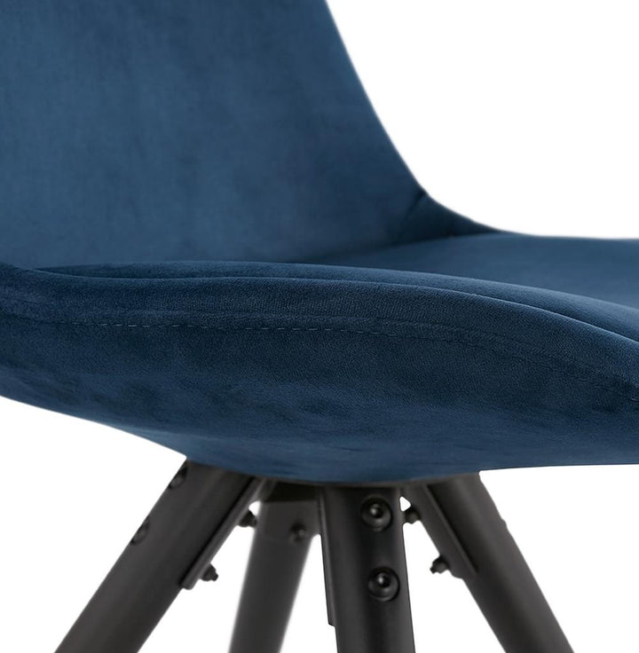Polsterstuhl mit blauem Samt - 84 cm Gesamthöhe - Buchenholzbeine schwarz von Kadima Design_