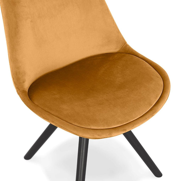 Senfgelber Retrosessel - schwarze Holzbeine und 44 cm Sitzbreite von Kadima Design_