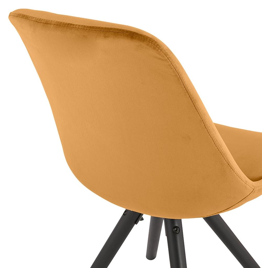 Samtgepolsterter Stuhl in Senfgelb - 40 cm Sitztiefe für optimalen Komfort von Kadima Design_