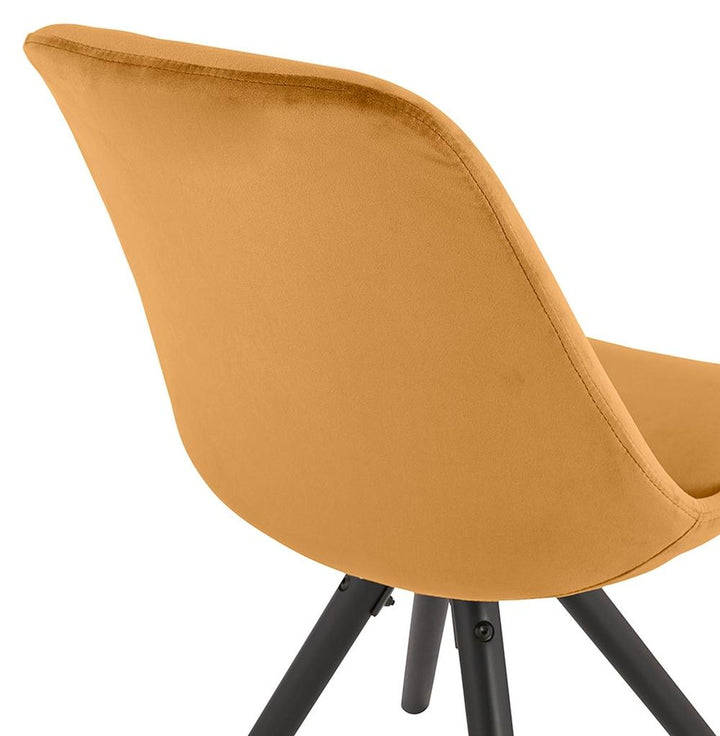 Samtgepolsterter Stuhl in Senfgelb - 40 cm Sitztiefe für optimalen Komfort von Kadima Design_