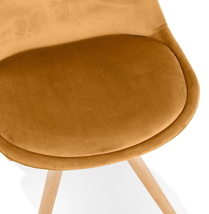 Senfgelber Retrosessel - helle Holzbeine und 44 cm breite Sitzfläche von Kadima Design_