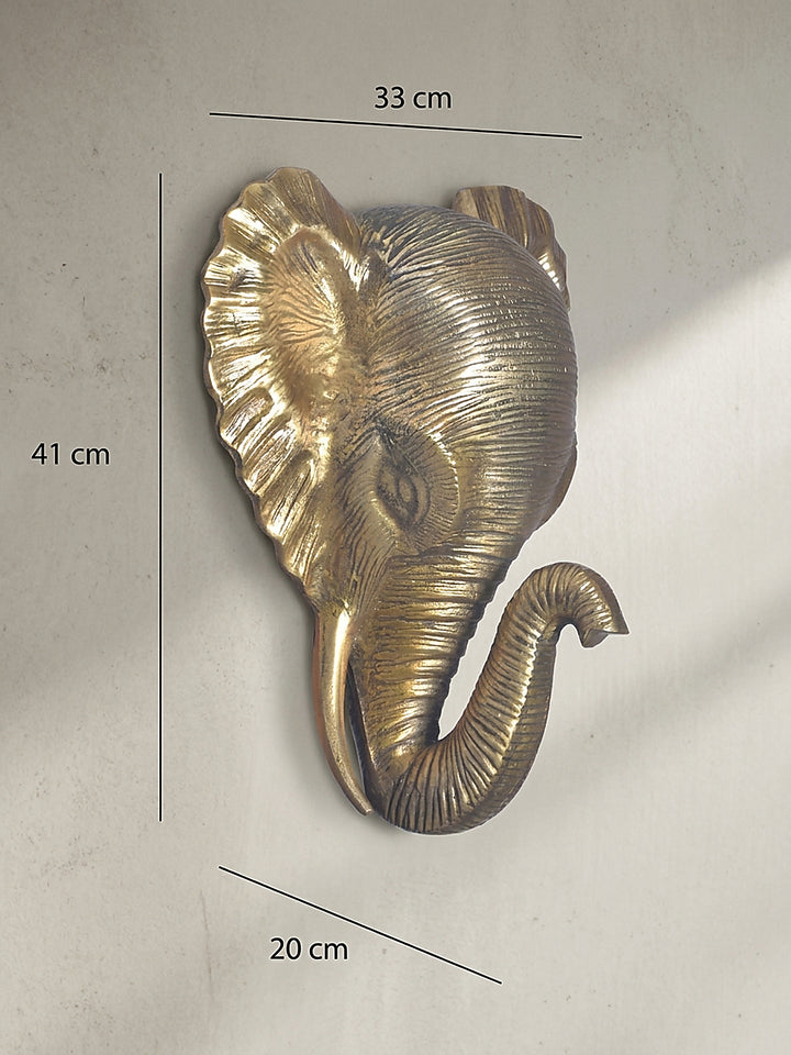 Technische Bemaßung der goldenen Elefanten-Wanddeko mit exakten Angaben von 33 cm Breite und 41 cm Höhe für die Raumplanung._