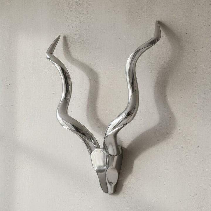 Wanddekoration Hirschgeweih in Silber_ modernes Design_ aus poliertem Aluminium_ 80x110 cm_ handgefertigt und einzigartig - KADIMA DESIGN_Größe_ 80x10x110 cm_