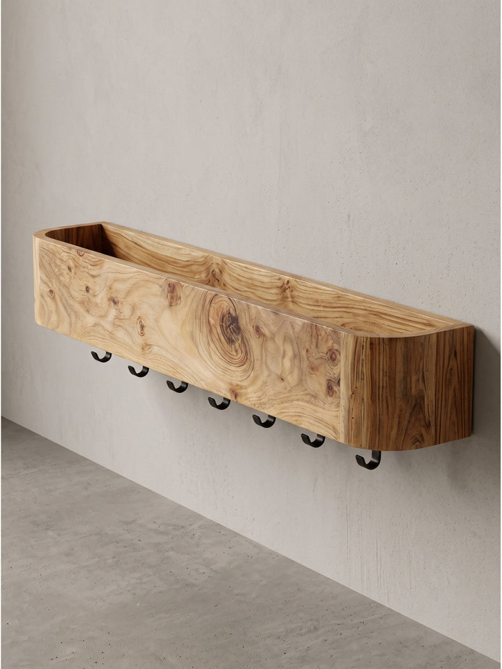 Frontansicht der Wandgarderobe Akazie Massivholz 100cm mit abgerundeten Ecken und schwarzen Metallhaken auf weißem Hintergrund_